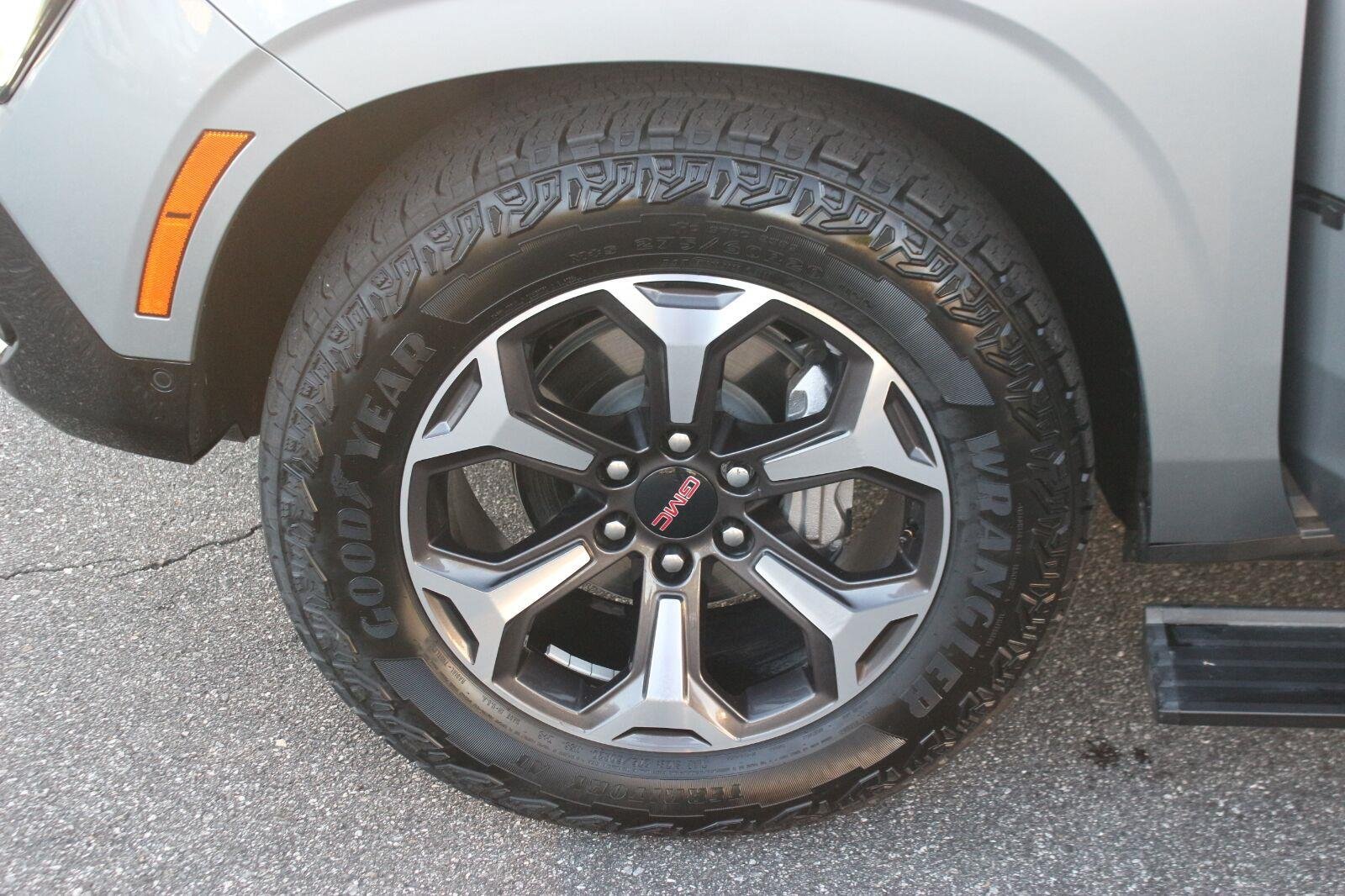 Used 2025 GMC Yukon AT4 Ultimate AWD/4WD image 46