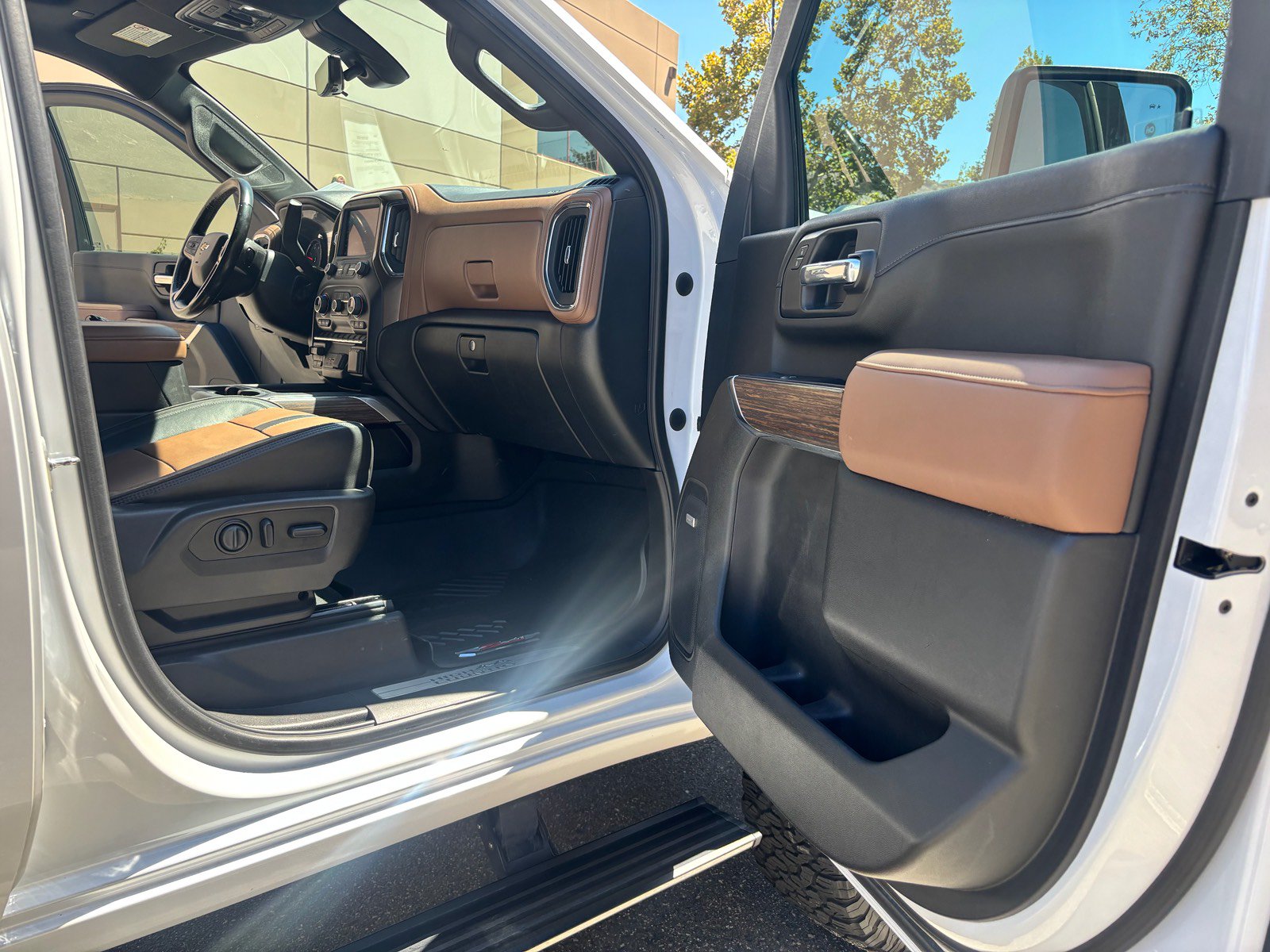 Used 2021 Chevrolet Silverado 2500 High Country w/ Z71 Off-Road Package AWD/4WD image 32