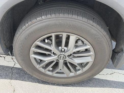 Used 2023 Nissan Rogue S AWD/4WD image 9