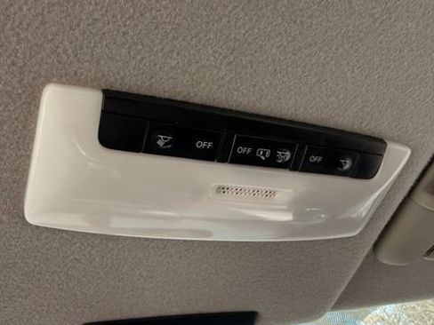 Used 2020 Nissan Kicks SV image 25