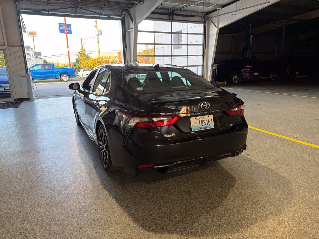 Used 2023 Toyota Camry SE w/ Cold Weather Package FWD image 4