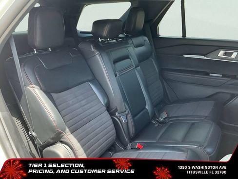 Used 2025 Ford Explorer ST-Line w/ ST-Line Street Pack AWD/4WD image 14