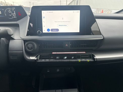 Used 2025 Toyota Prius LE image 18