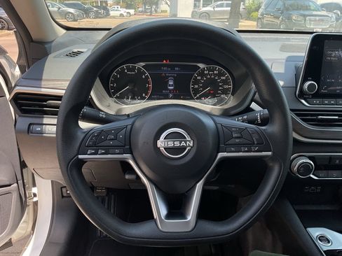 Used 2024 Nissan Altima 2.5 SV FWD image 28