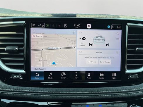 Used 2025 Chrysler Pacifica Limited FWD image 18
