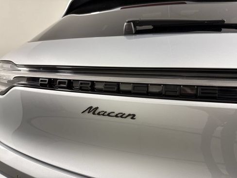 Certified 2024 Porsche Macan AWD/4WD image 18