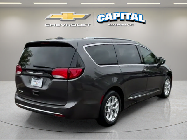 Used 2017 Chrysler Pacifica Touring-L Plus w/ Tire & Wheel Group FWD image 5