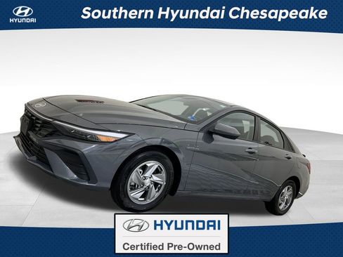 Certified 2025 Hyundai Elantra SE FWD image 1