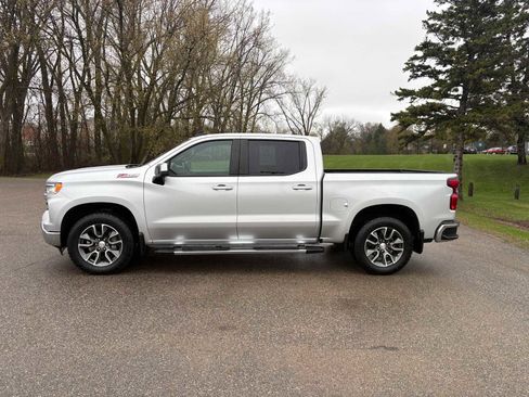 Used 2022 Chevrolet Silverado 1500 LT AWD/4WD image 6