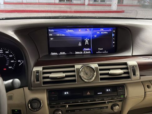 Used 2016 Lexus LS 460 w/ Comfort Package image 18