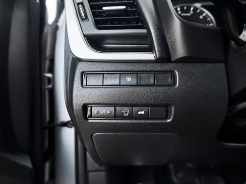 Used 2024 Nissan Rogue SV FWD image 29
