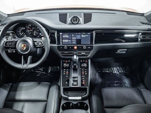 Used 2025 Porsche Macan image 13