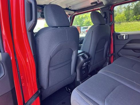 Used 2025 Jeep Wrangler Unlimited Sahara w/ Safety Group AWD/4WD image 24