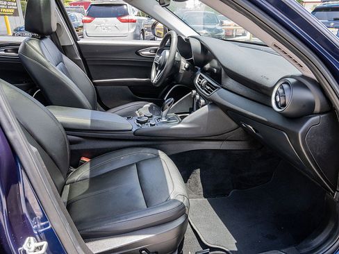 Used 2018 Alfa Romeo Giulia AWD image 18