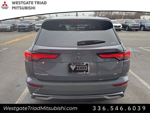 New 2026 Mitsubishi Outlander SE image 9