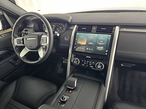 Used 2025 Land Rover Discovery Dynamic SE AWD/4WD image 11