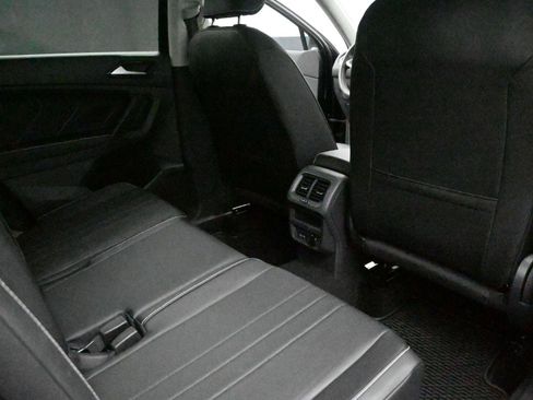 Used 2023 Volkswagen Tiguan SE w/ Panoramic Sunroof Package AWD/4WD image 18