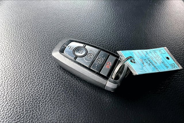 Used 2019 Ford Expedition XLT w/ Equipment Group 202A AWD/4WD image 11