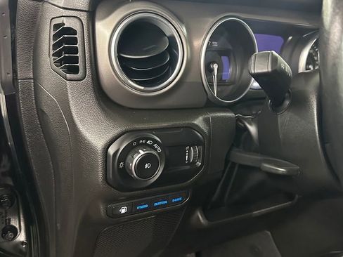 Used 2023 Jeep Wrangler Unlimited Rubicon 4xe w/ Cold Weather Group AWD/4WD image 15