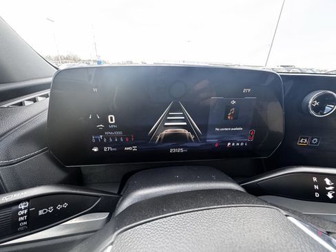 Used 2025 Chevrolet Traverse LT image 17