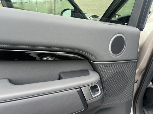 Certified 2024 Land Rover Discovery S image 29