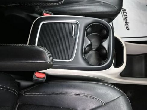 Used 2022 Chrysler Pacifica Touring-L FWD image 32