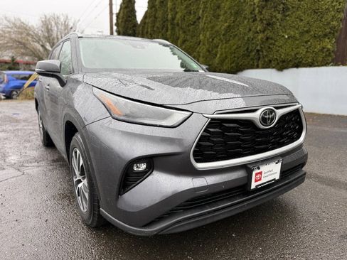 Certified 2023 Toyota Highlander XLE image 2