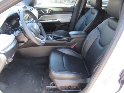 Used 2026 Jeep Compass Limited AWD/4WD image 16