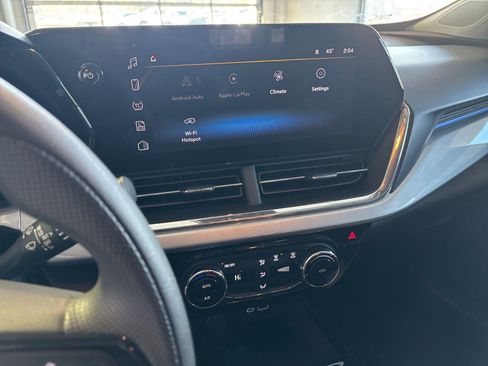 Used 2025 Chevrolet Trax LT image 21