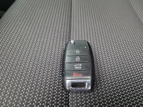 Used 2017 Kia Forte LX image 32