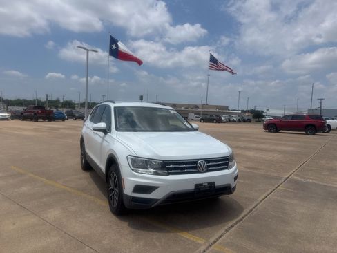 Used 2019 Volkswagen Tiguan SE FWD image 2