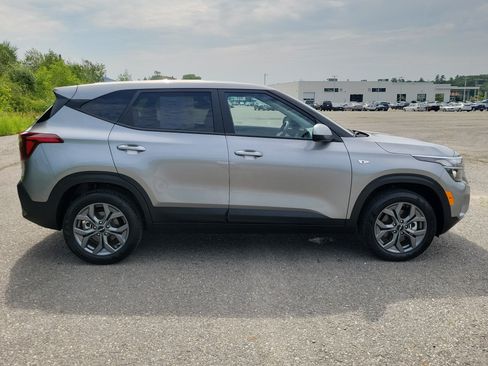 Used 2026 Kia Seltos LX AWD/4WD image 4