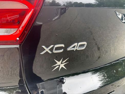 Used 2021 Volvo XC40 T5 R-Design w/ Climate Package AWD/4WD image 28