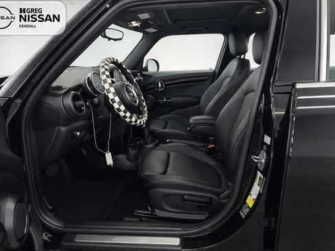 Used 2017 MINI Cooper 4-Door Hardtop image 10