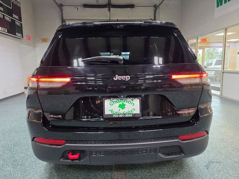 Used 2022 Jeep Grand Cherokee Trailhawk w/ Luxury Tech Group III AWD/4WD image 9