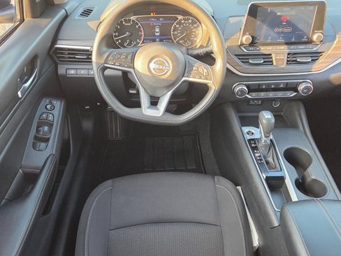Used 2025 Nissan Altima 2.5 SV FWD image 7