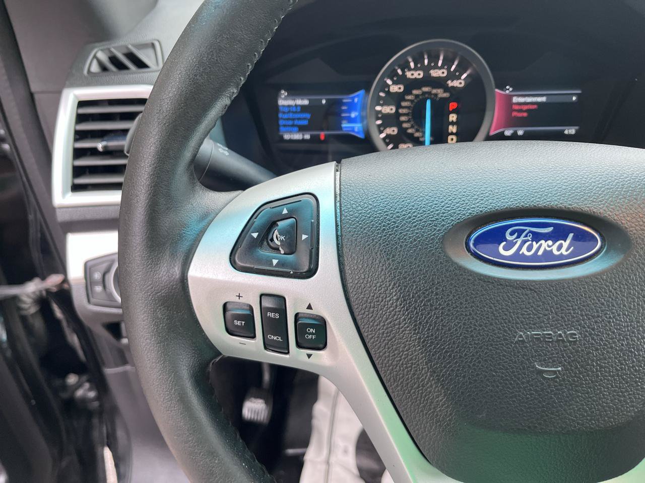 Used 2015 Ford Explorer XLT w/ Equipment Group 202B AWD/4WD image 29
