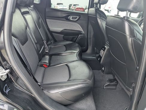 Used 2025 Jeep Compass Latitude AWD/4WD image 29