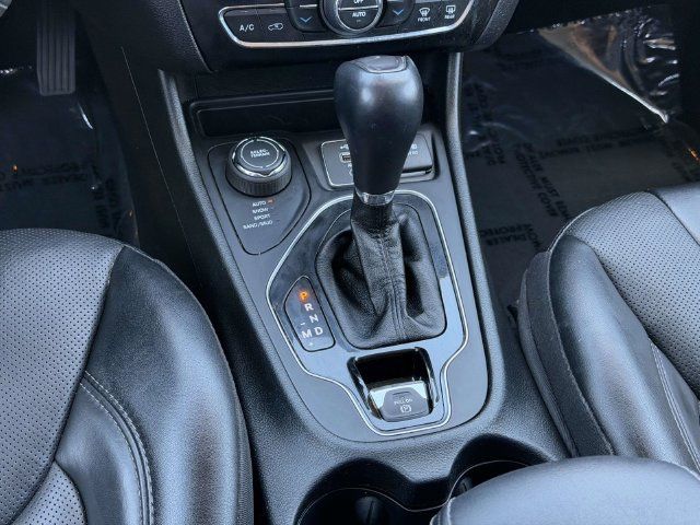 Used 2023 Jeep Cherokee Altitude Lux w/ Lux Elite Package AWD/4WD image 19