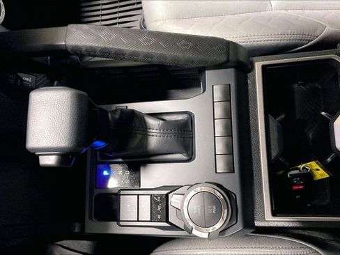 Certified 2025 Toyota Tacoma SR5 AWD/4WD image 43