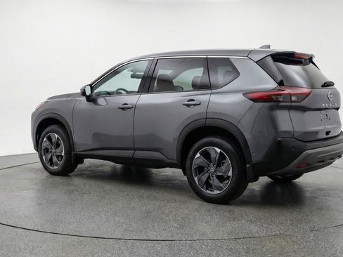 Used 2025 Nissan Rogue SV image 6