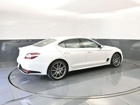 Used 2025 Genesis G70 2.5T image 15