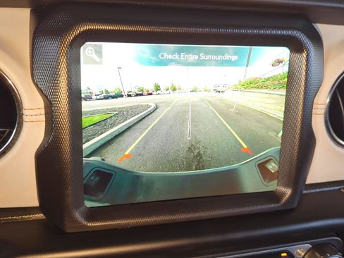 Used 2022 Jeep Gladiator Overland image 18