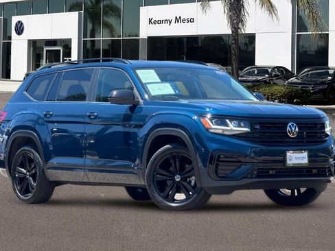 Used 2023 Volkswagen Atlas SEL R-Line AWD/4WD image 2