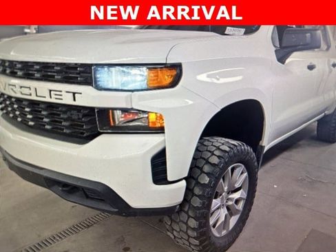 Used 2019 Chevrolet Silverado 1500 Custom w/ Trailering Package image 4