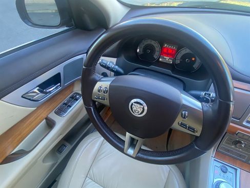 Used 2010 Jaguar XF Luxury image 41