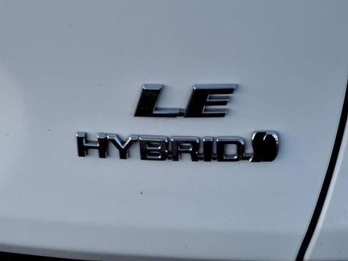 Used 2021 Toyota RAV4 LE image 12