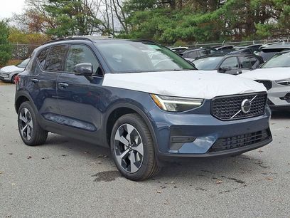 New 2026 Volvo XC40 B5 Core w/ Climate Package