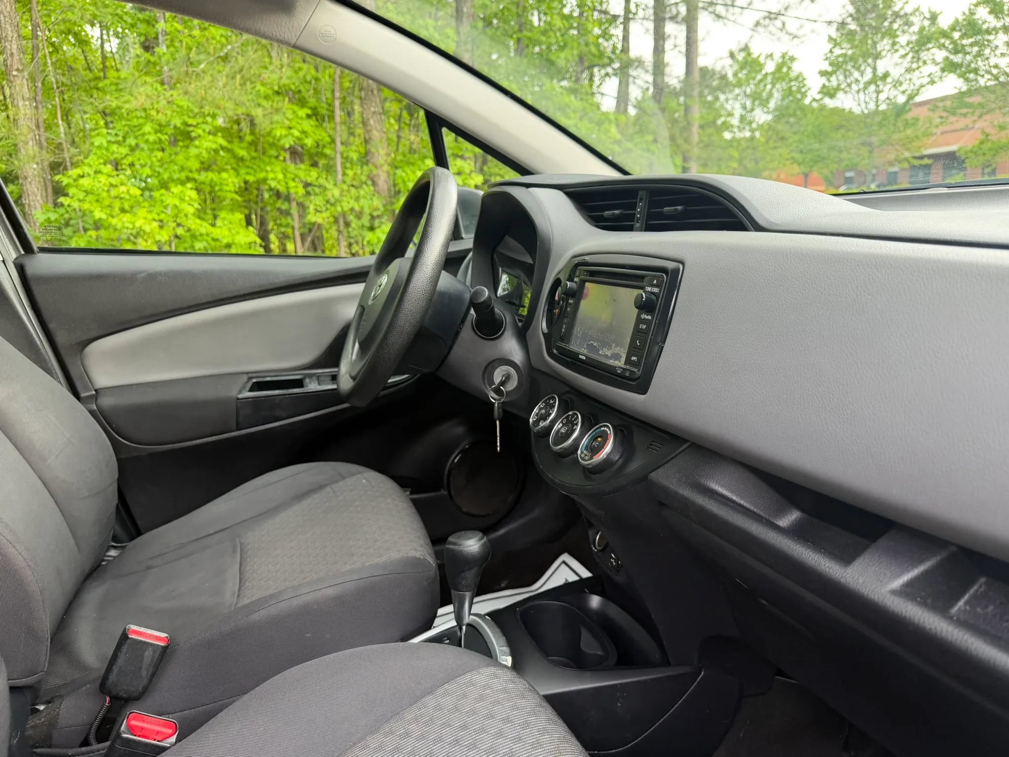 Used 2015 Toyota Yaris L FWD image 22
