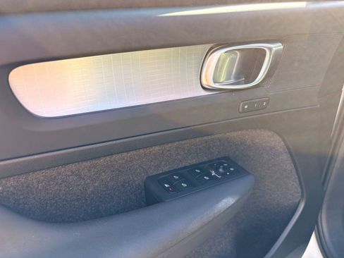Certified 2025 Volvo XC40 B5 Core image 13